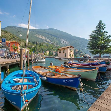 Paulie Apartment - Happy Rentals Riva del Garda Luaran gambar